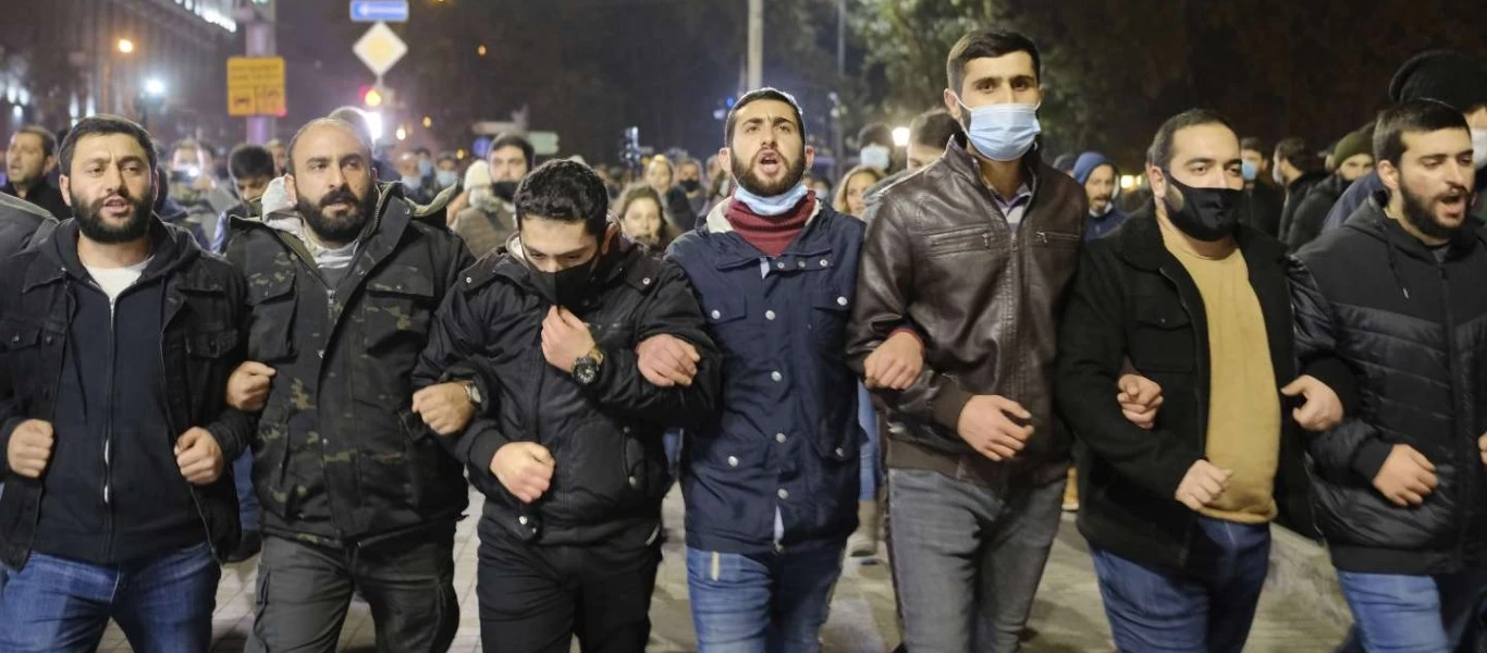 Αρμενία: Μεγάλη αντικυβερνητική συγκέντρωση στο Ερεβάν - Οργή για την εκεχειρία στο Ναγκόρνο-Καραμπάχ